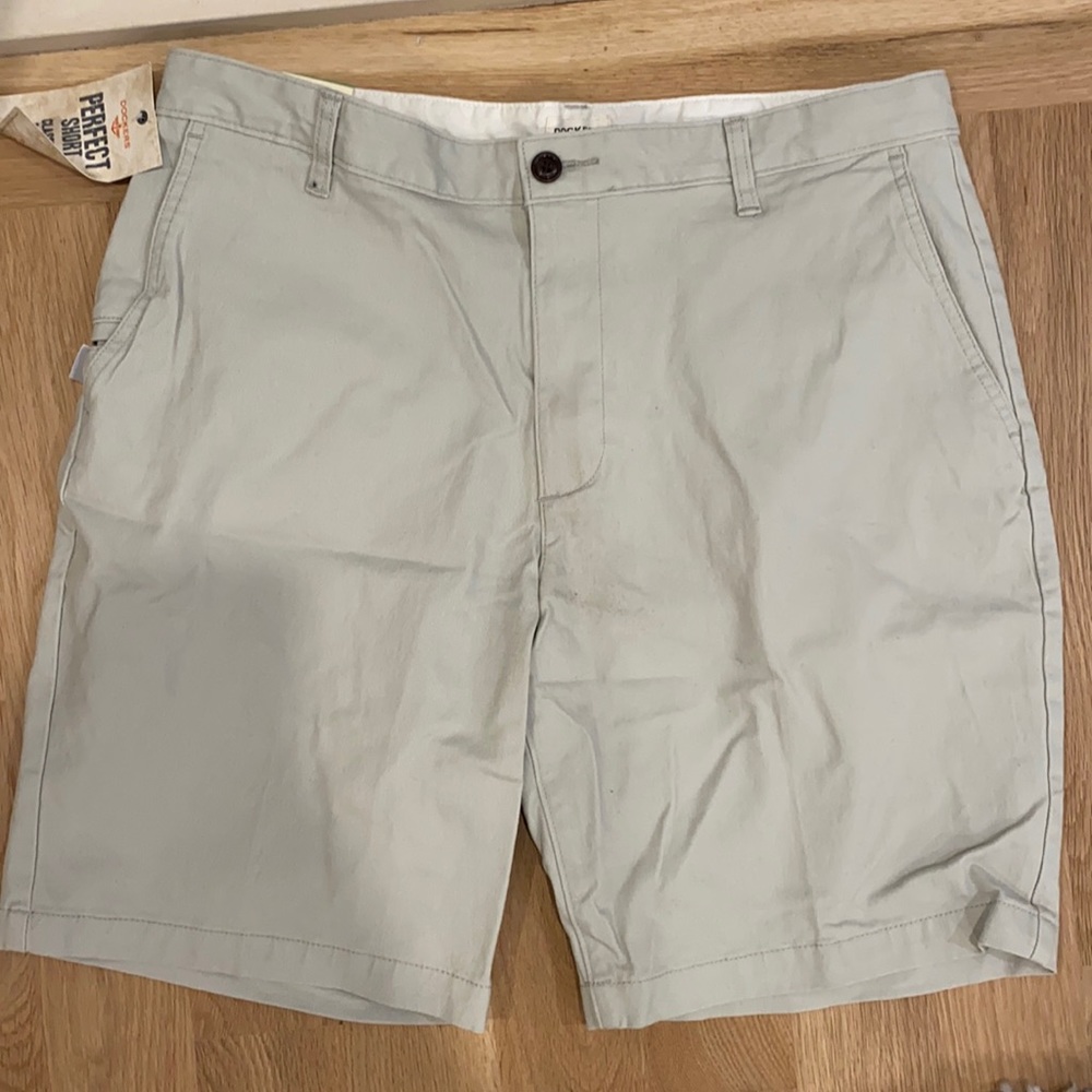 Dockers khaki shorts size 34, classic fit